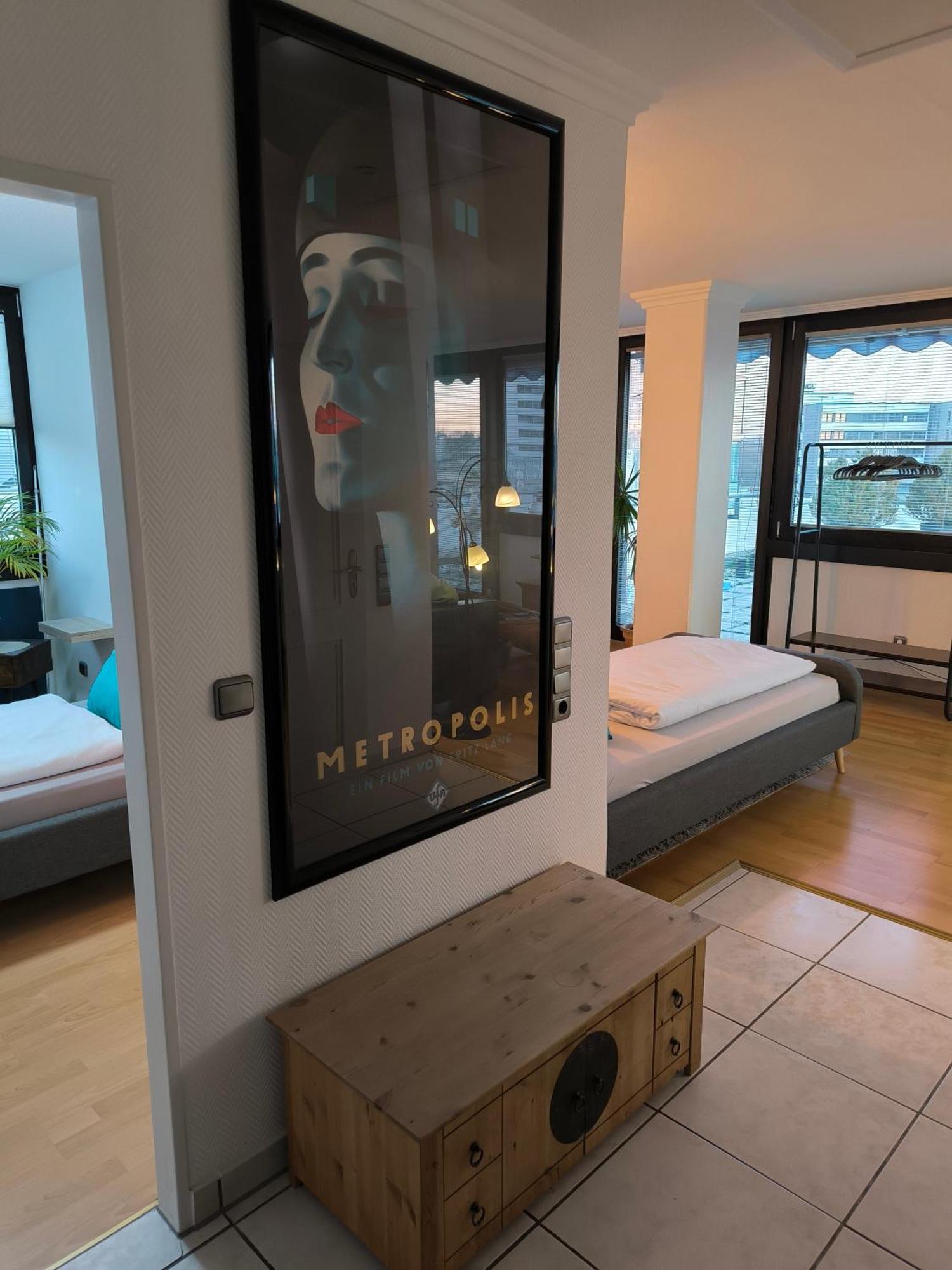 Im Herzen Von Wiesdorf- Blick Auf Das Bayer-Kreuz -Appartement Mit 2 Schlafzimmern-Fuer 3 Personen -Zentral Gelegen - Friedrich Ebert Platz 5A , 4Te Etage - Dachterrasse Und Sauna - Kaution Pflicht - Leverkusen Eksteriør billede