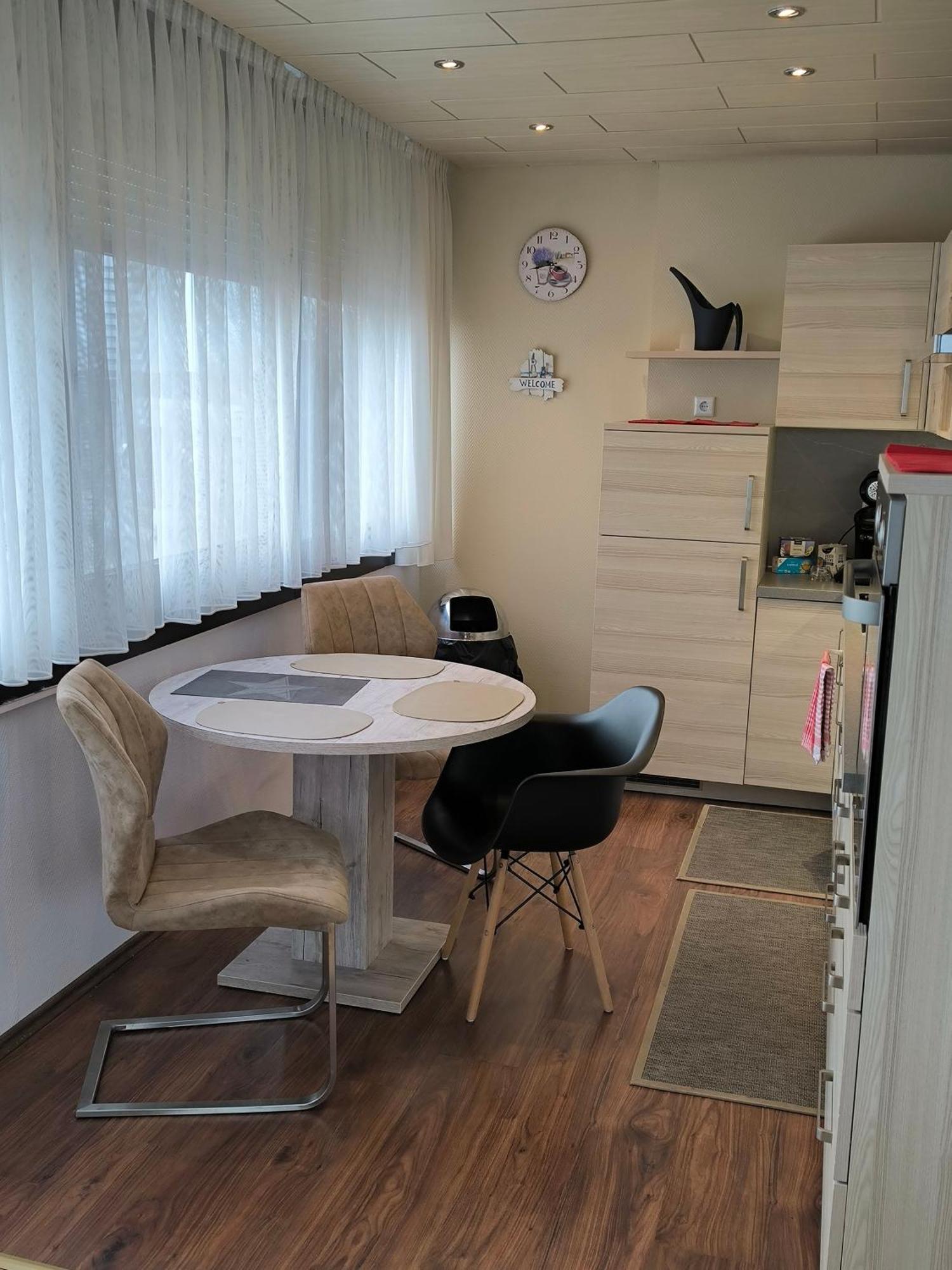 Im Herzen Von Wiesdorf- Blick Auf Das Bayer-Kreuz -Appartement Mit 2 Schlafzimmern-Fuer 3 Personen -Zentral Gelegen - Friedrich Ebert Platz 5A , 4Te Etage - Dachterrasse Und Sauna - Kaution Pflicht - Leverkusen Eksteriør billede